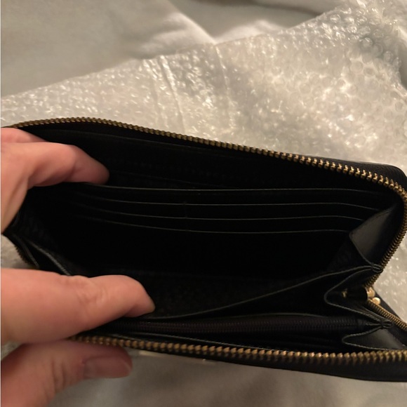 New without tag KATE SPADE zip around wallet. - Picture 7 of 11